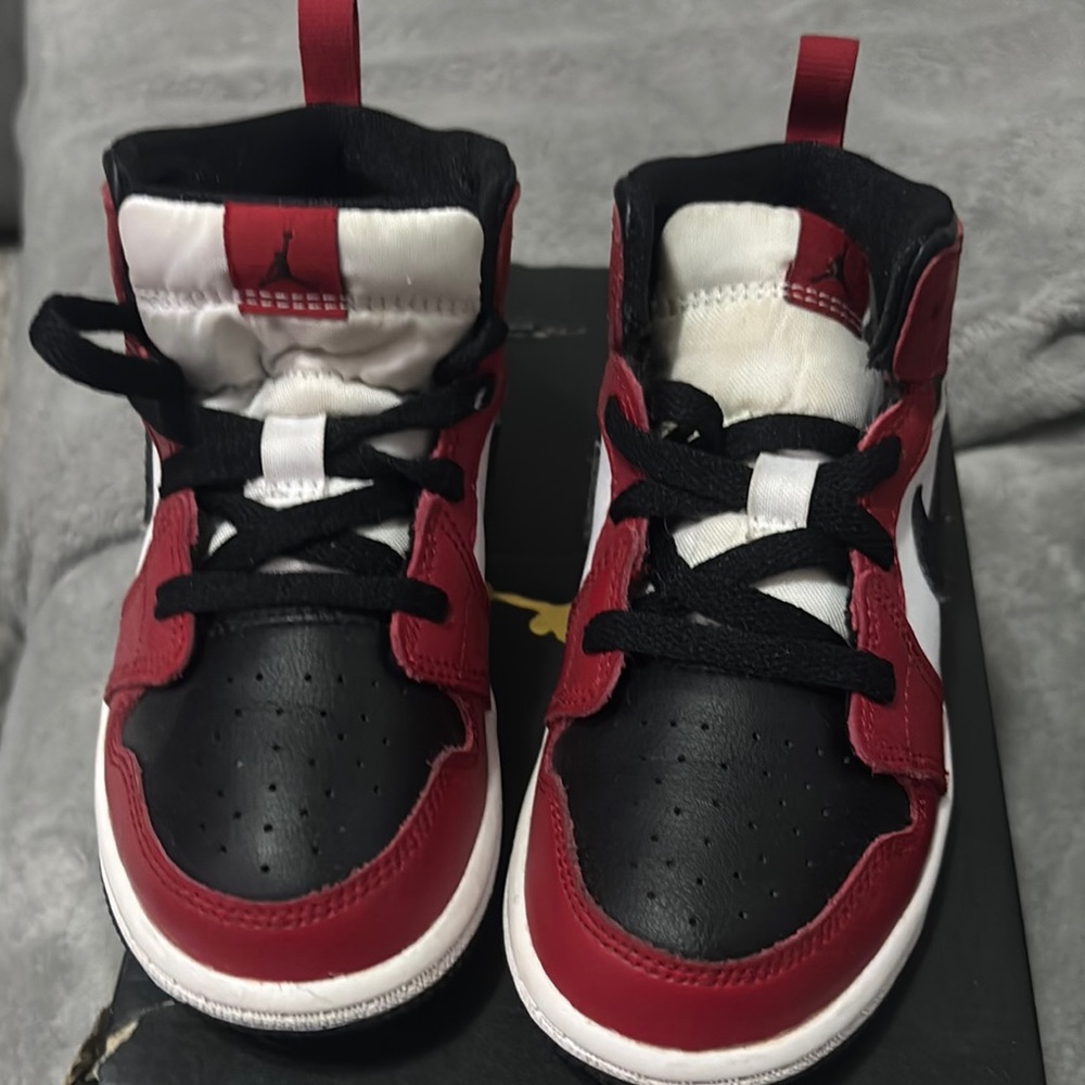 Jordan 1 Mid - Picture 6 of 6